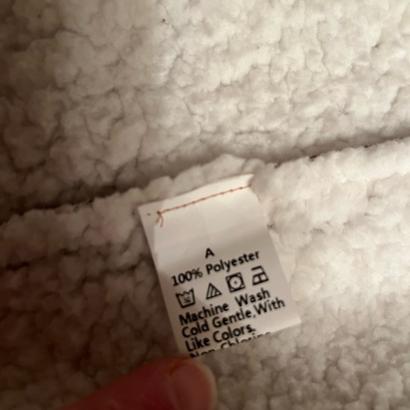 Women’s faux suede Sherpa lined vest. Size small, clean, no flaws. - Picture 6 of 7